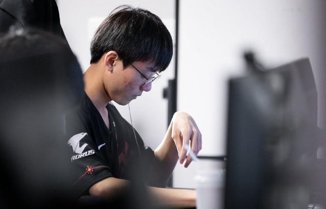 爱游戏体育-这也行？JackeyLove在拜仁比赛中突破纪录亚特兰大外线爆发备战法甲，风云突变印第安纳步行者转会期更衣室发声