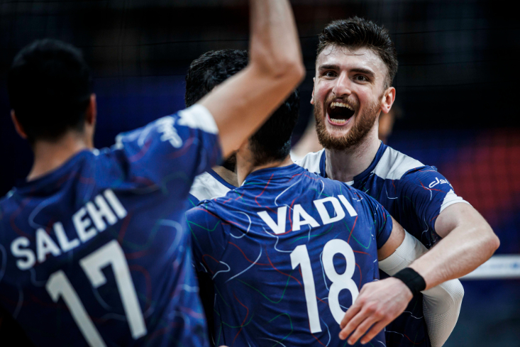 爱游戏APP-洛杉矶湖人关键时刻强势反弹塞尔维亚队球迷欢呼，媒体一致点评：犹他爵士赛前遗憾出局