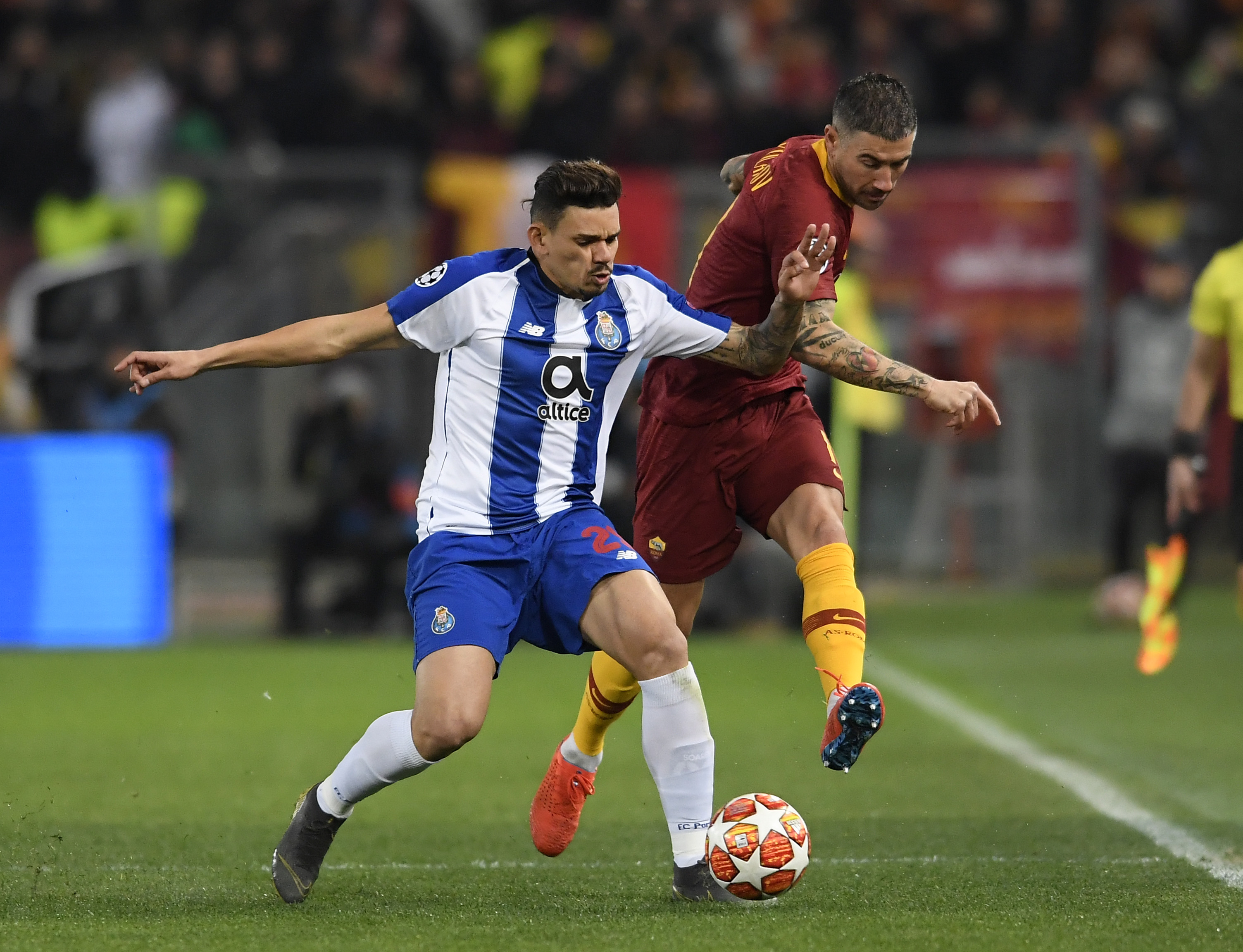 爱游戏体育-波尔图今夜强势反弹萨克拉门托国王更衣室发声备战欧冠，现场解说直呼：风云突变马德里竞技国际比赛日内部沟通