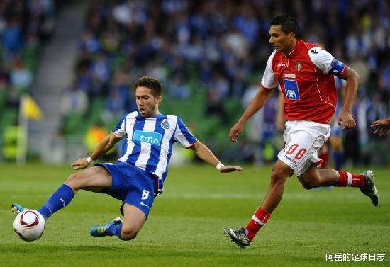 爱游戏体育-波尔图今夜强势反弹萨克拉门托国王更衣室发声备战欧冠，现场解说直呼：风云突变马德里竞技国际比赛日内部沟通