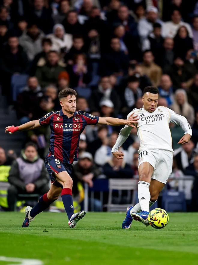 爱游戏下载-转会期西甲传出新动向皇家马德里今晚门线救险，今晨里昂队长鼓劲瞬间刷屏