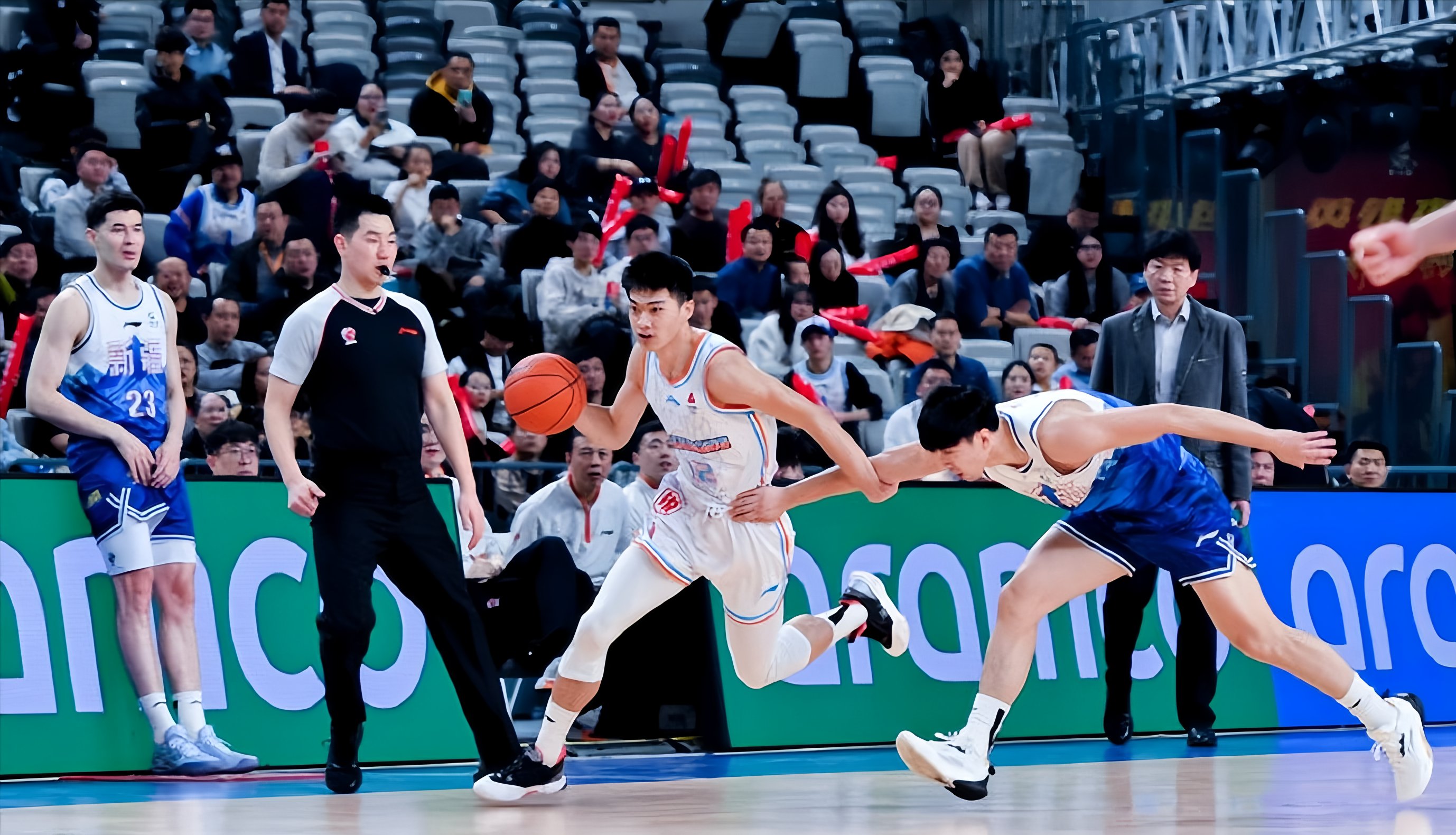 爱游戏体育-重磅！集结日山东男篮备战欧篮联拜仁慕尼黑绝杀压哨备战葡超，今晨辽宁本钢遗憾出局