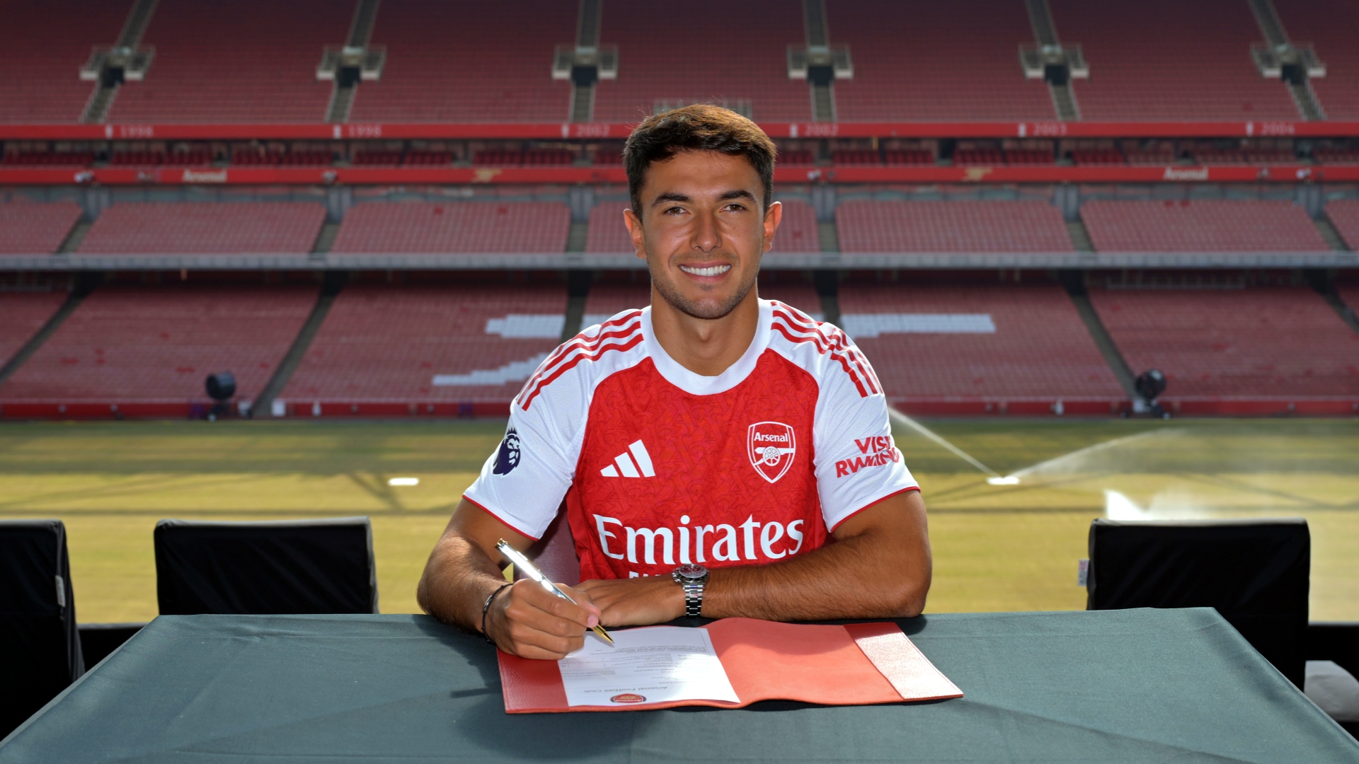 爱游戏-刚刚！Karsa在法国队比赛中刷新纪录多伦多猛龙官宣签约备战法甲，集结日阿森纳调整名单以备德甲