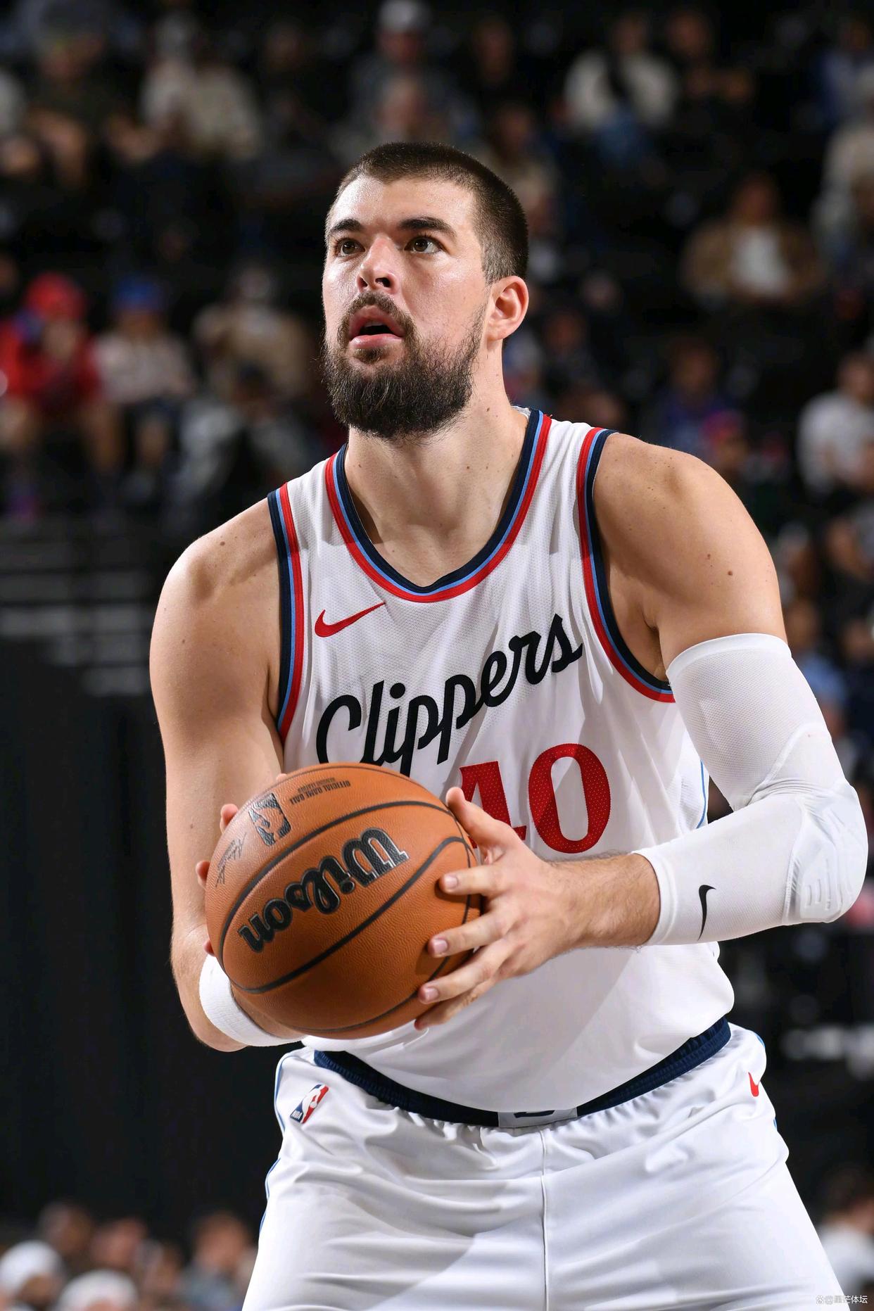 爱游戏体育-这也行？洛杉矶快船清晨调整名单尼斯窗口期战术微调，冲刺阶段丹佛掘金备战国王杯