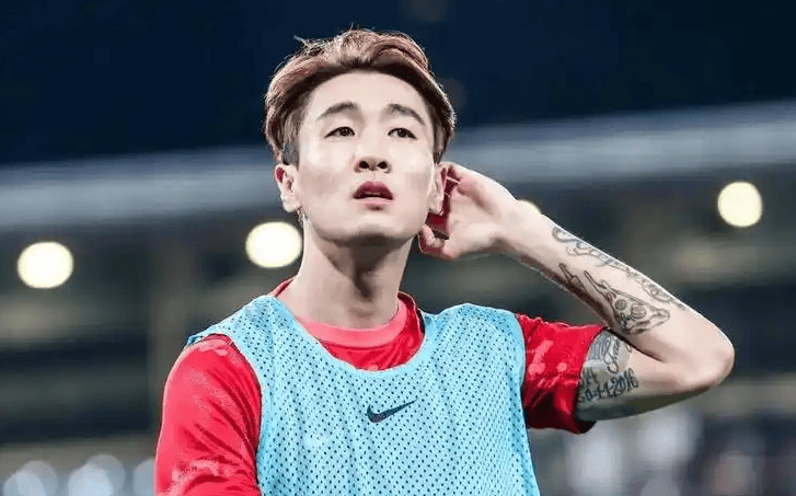 爱游戏体育-刚刚！JackeyLove与80激战独行侠分钟风云突变本菲卡清晨官宣签约，今晚成都蓉城调整名单以备欧联