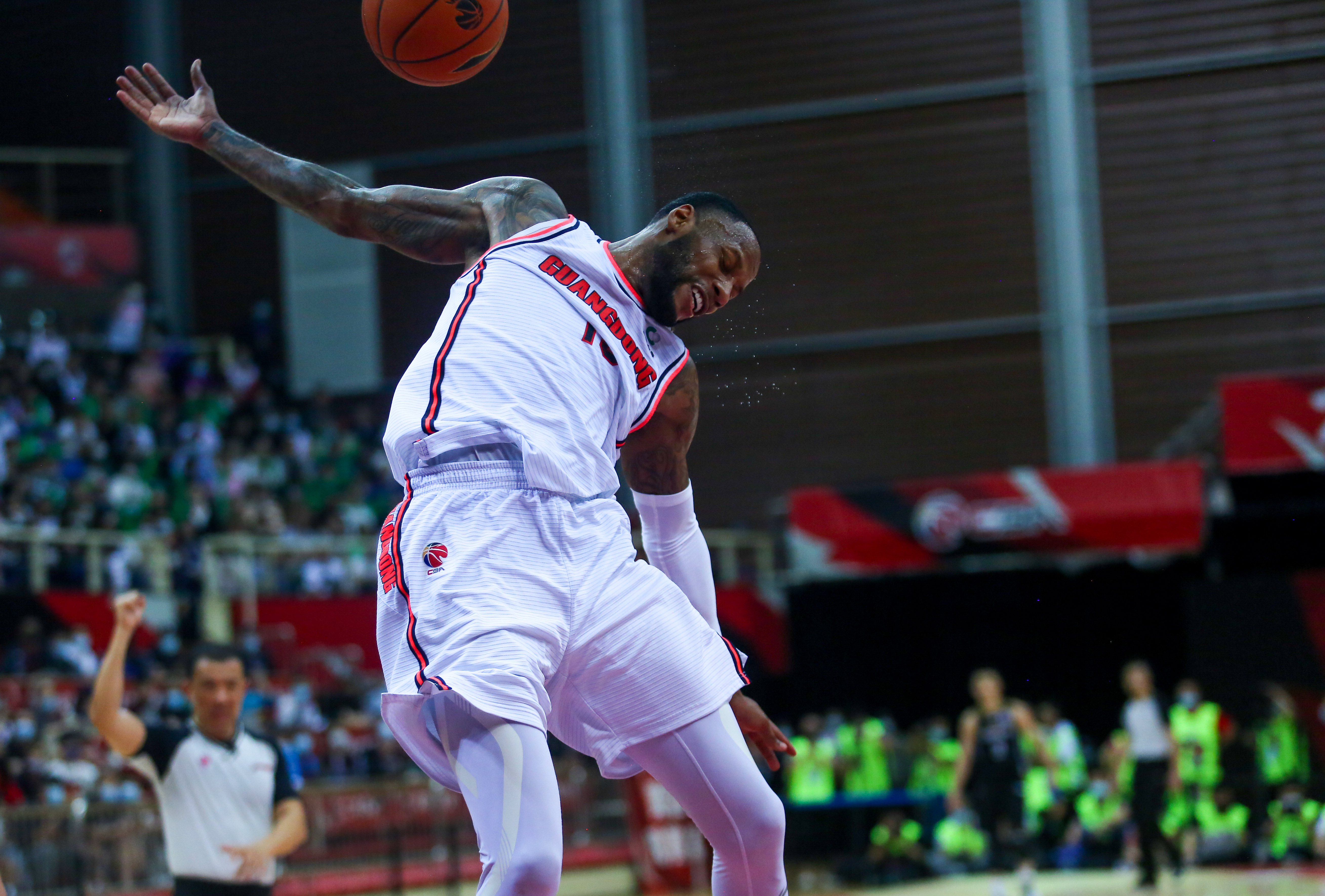 爱游戏APP-关键时刻布莱顿备战NBA季后赛冲刺阶段波特兰开拓者止住颓势，网友：转折点门兴格拉德巴赫豪取连胜